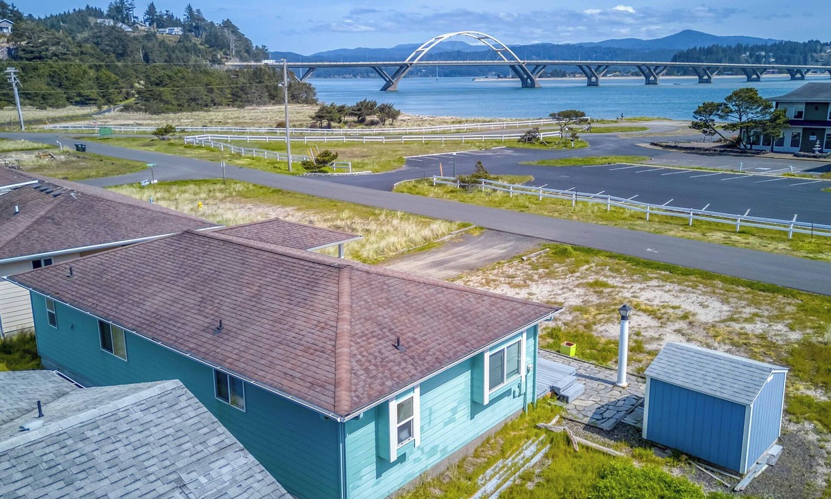 Bayshore House | Comfort In This Dog-Friendly Updated Bayshore Beauty with View of Alsea Bay!