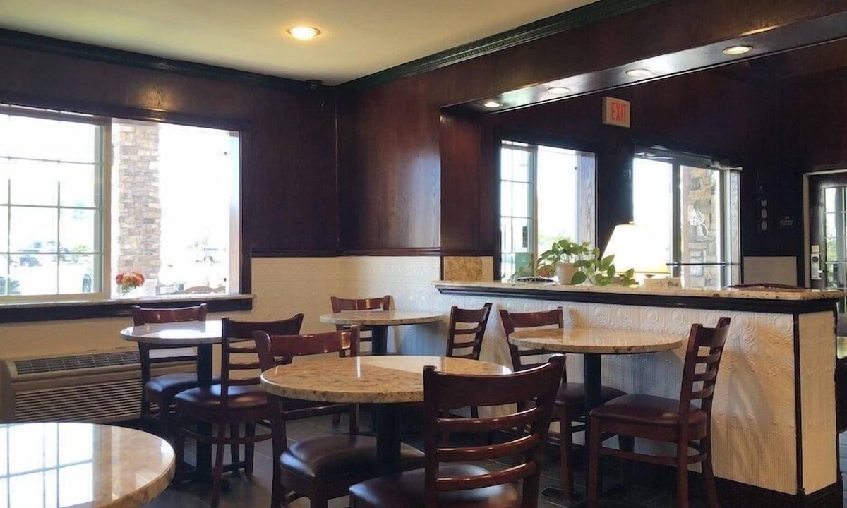 Kelso House | Comfort Meets Convenience at GuestHouse Kelso Longview! Pets Allowed!