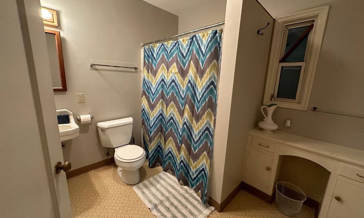 Creston - Kenilworth Apartment | Comfortable and quiet one bedroom side by side apartment