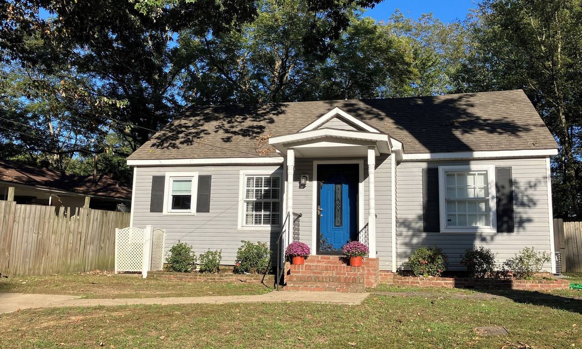 Covington Cottage | Comfortable Charming Convenient in Covington TN