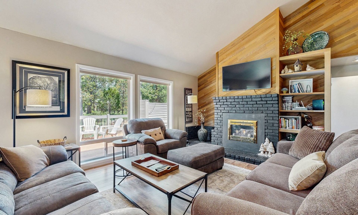 Deer Park House | Comfortable Family Home with Private Hot Tub & SHARC Passes