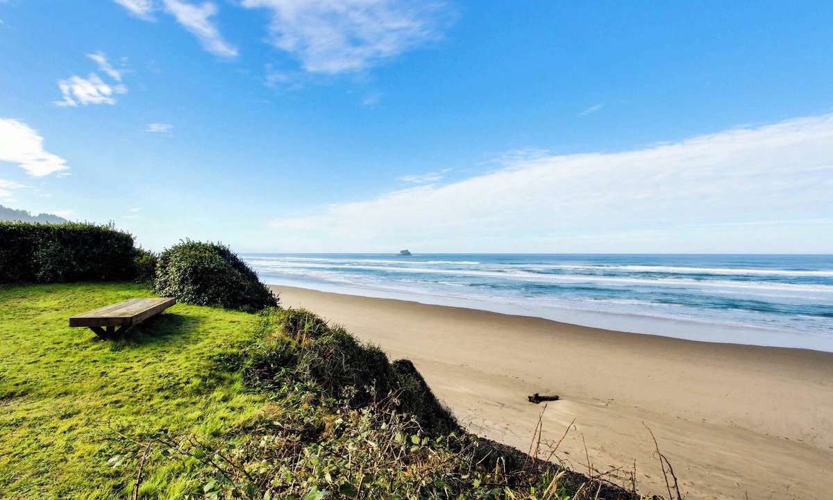 Arch Cape Cabin | Comfy oceanfront home three blocks to the beach with amazing views - dogs OK