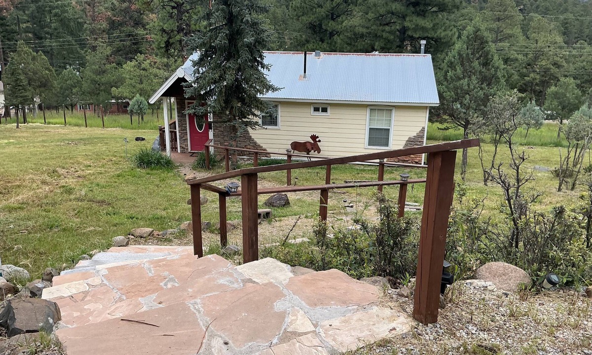 Ruidoso Cottage | COMY, COZY COTTAGE! HOT TUB ! PETS BY APPROVAL. BOOK NOW SUMMER'S FILLING UP!