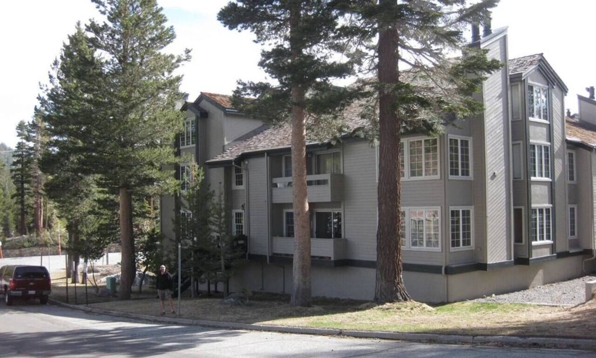 Mammoth Lakes Condo | Condo directly across from Canyon Lodge Big Ring