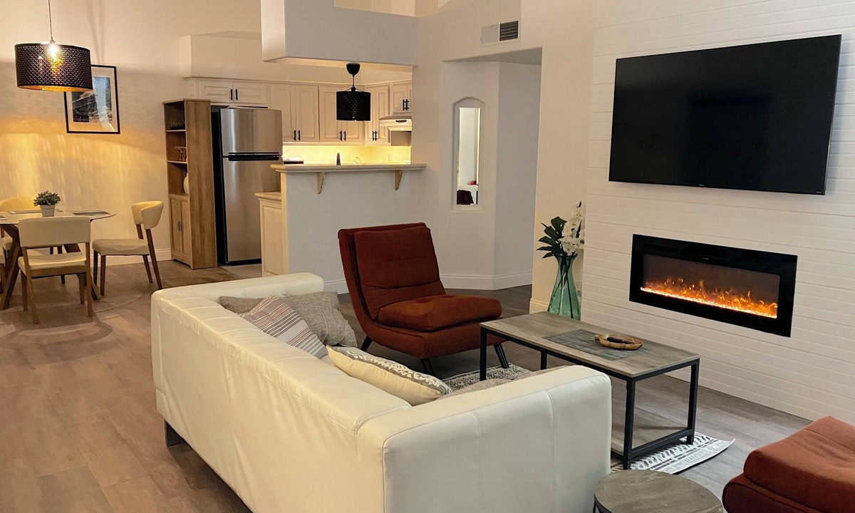 Whitney Ranch Condo | Contemporary luxurious Condo with Mountain View’s in Henderson . WiFi, Roku TV.
