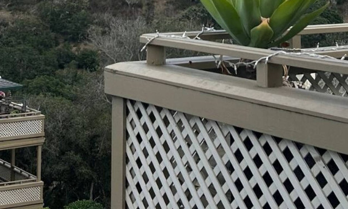 Del Rey Oaks Condo | Conveniently located Near Monterey & Carmel! 10 Minutes to Beaches.