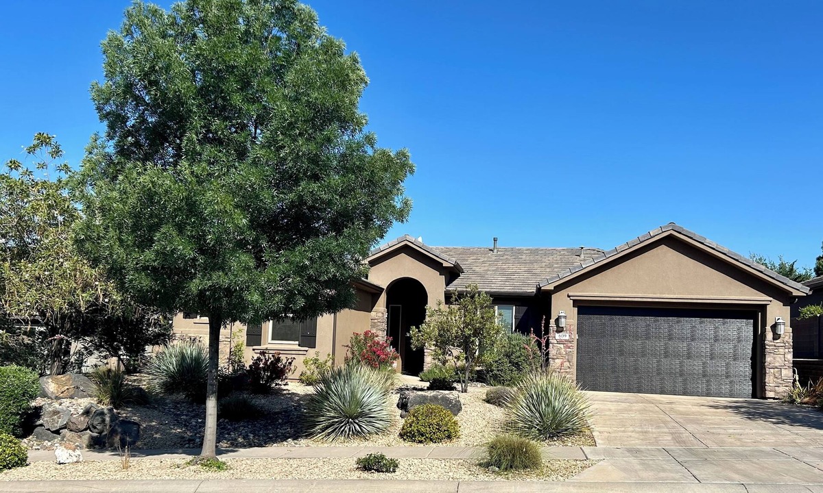 Washington House | CORAL CANYON VIEW HOME ! UP ON THE LEDGE! DOG FRIENDLY! SUMMER SPECIAL!