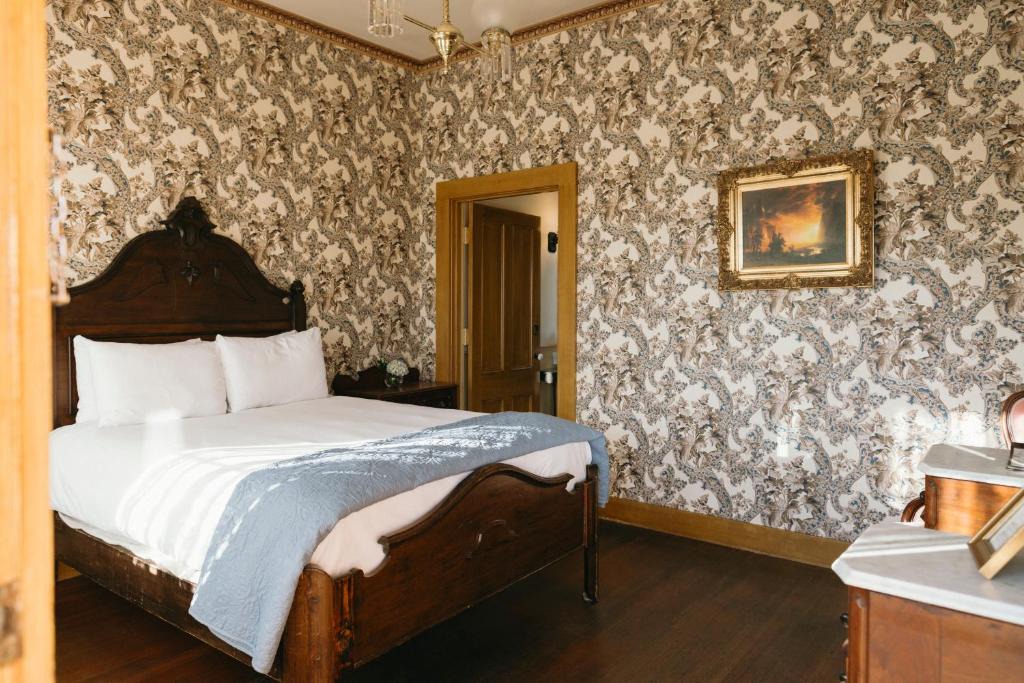 Old Town Hotel | Cosmopolitan Hotel
