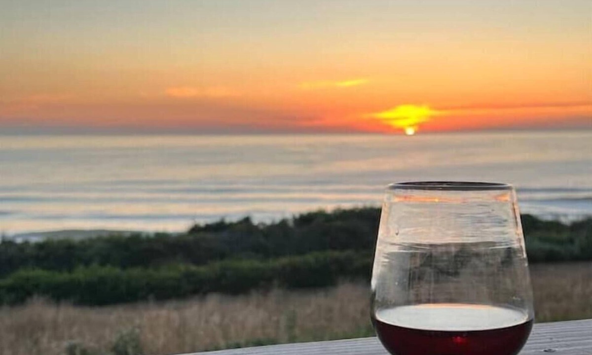 Oregon Coast Cottage | Cottage at the Beach! Dog Friendly and Free EV Charging with beach access.
