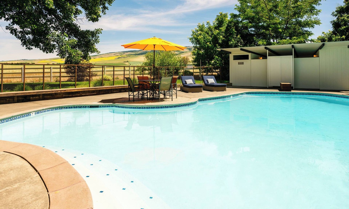 Walla Walla House | Cottonwood Canyon Farm Sleeps 16 guests 8 bedrooms