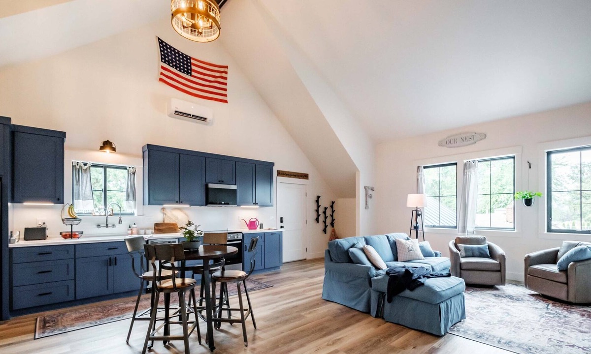 Keizer House | Country Living In The City!
