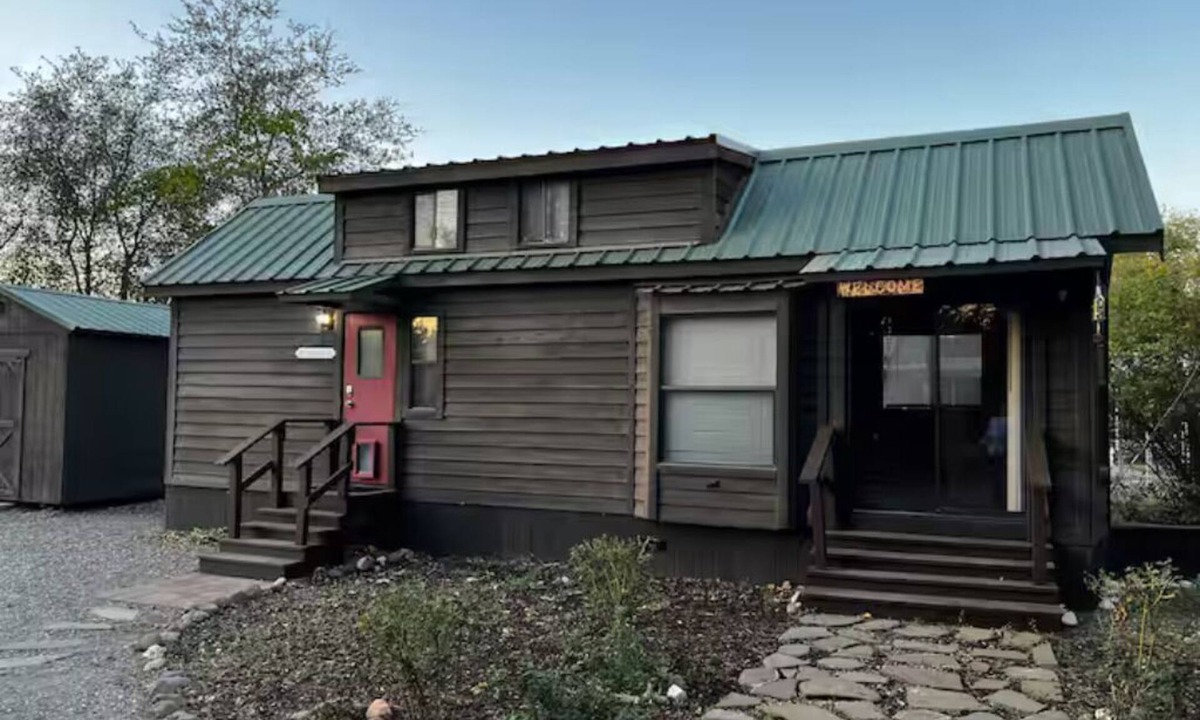 Red Bluff Cabin | Country Tiny Cabin in Red Bluff with guest unit.