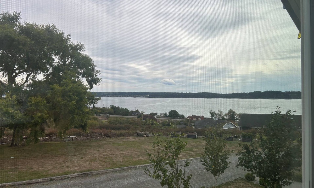 Oak Harbor House | Coupeville 1-bdrm studio with AC, private, amazing views of Penn Cove, Cascades