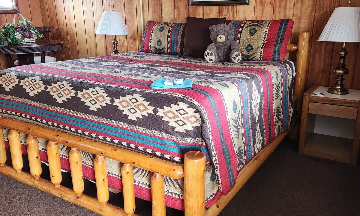 Escalante Hotel | Cowboy Country Inn - King Room