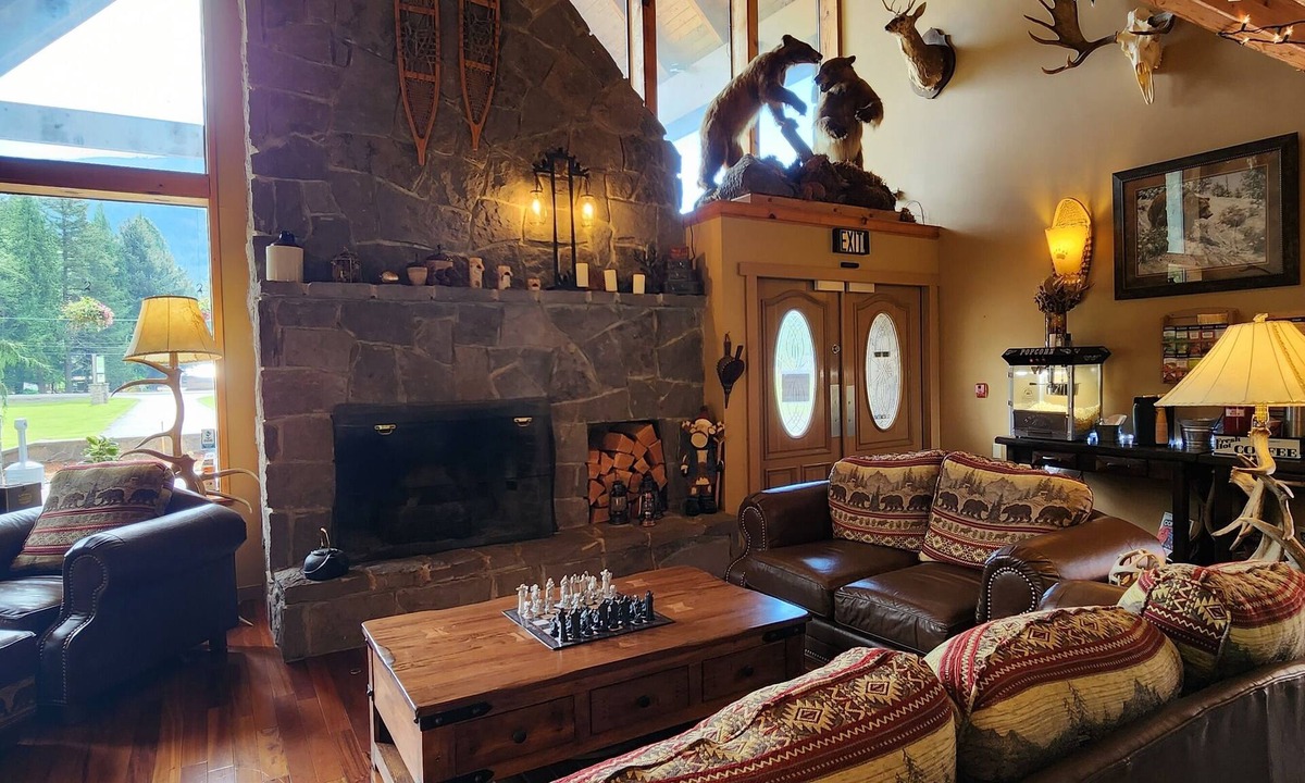 Packwood Hotel | Cowlitz River Lodge