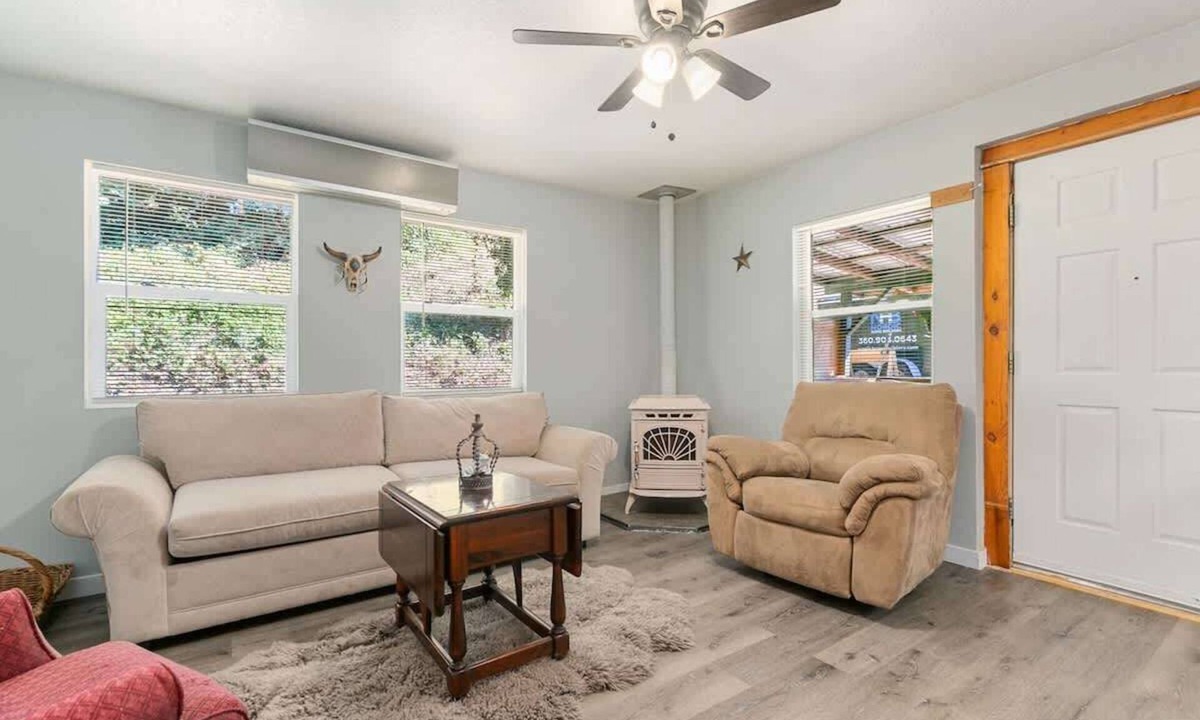 La Center Cottage | Cowpoke Cottage just 2 miles from Ilani Casino