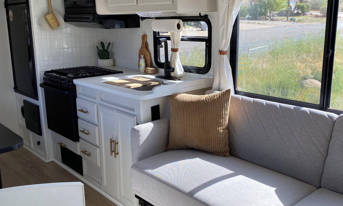 Leeds House | Cozy 1-bedroom remodeled RV with WiFi, AC in charming Leeds