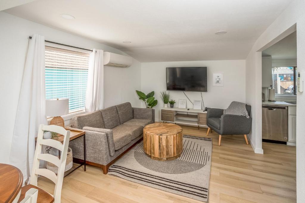 Seaview House | Cozy 2 Bedroom Home, Private Backyard with Hot Tub