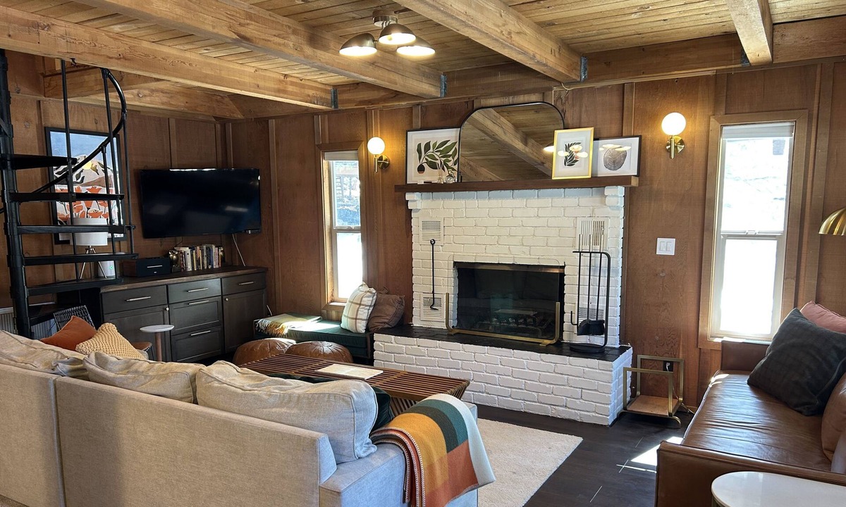 Munds Park Ski Chalet | Cozy 4-bedroom chalet in amazing Munds Park with WiFi