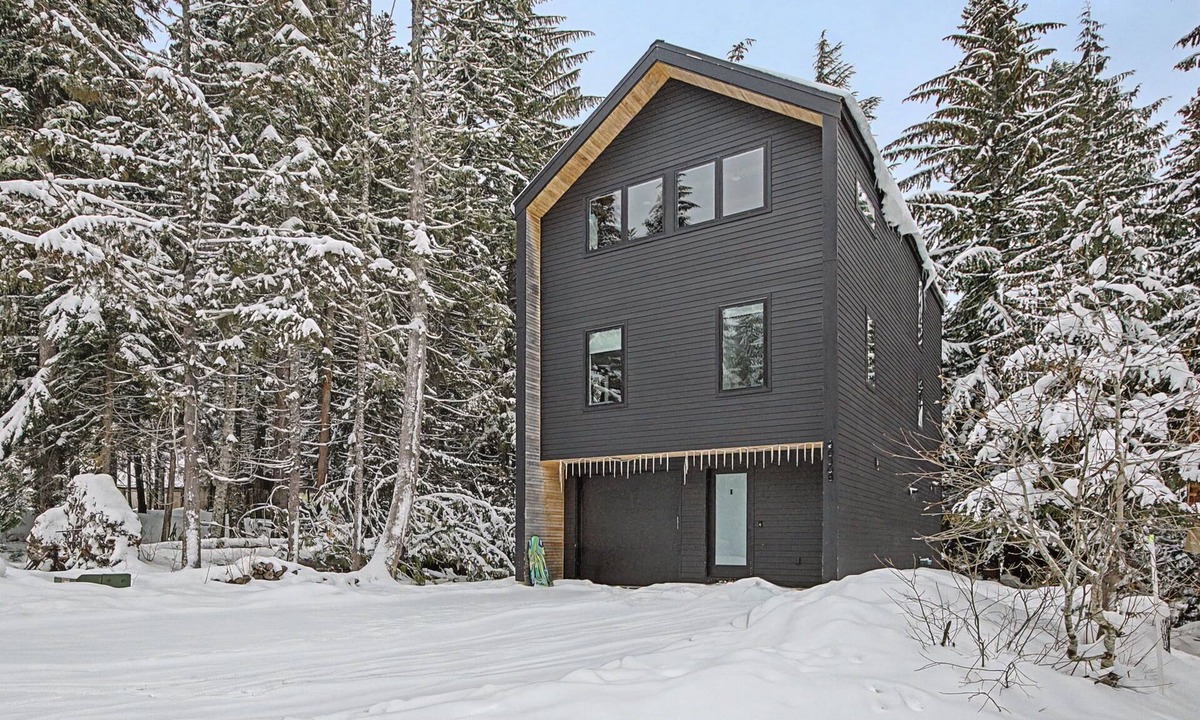 Government Camp House | Cozy Baernhaus in Govt Camp: Modern 3-Level Gem Near SkiBowl & Trails