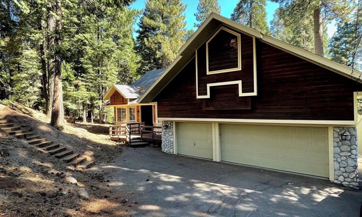 Lake Almanor Country Club Cabin | Cozy Cabin in Lake Almanor Pines