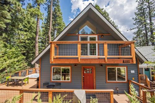 Pioneer Trail House | Cozy Cabin on Brule