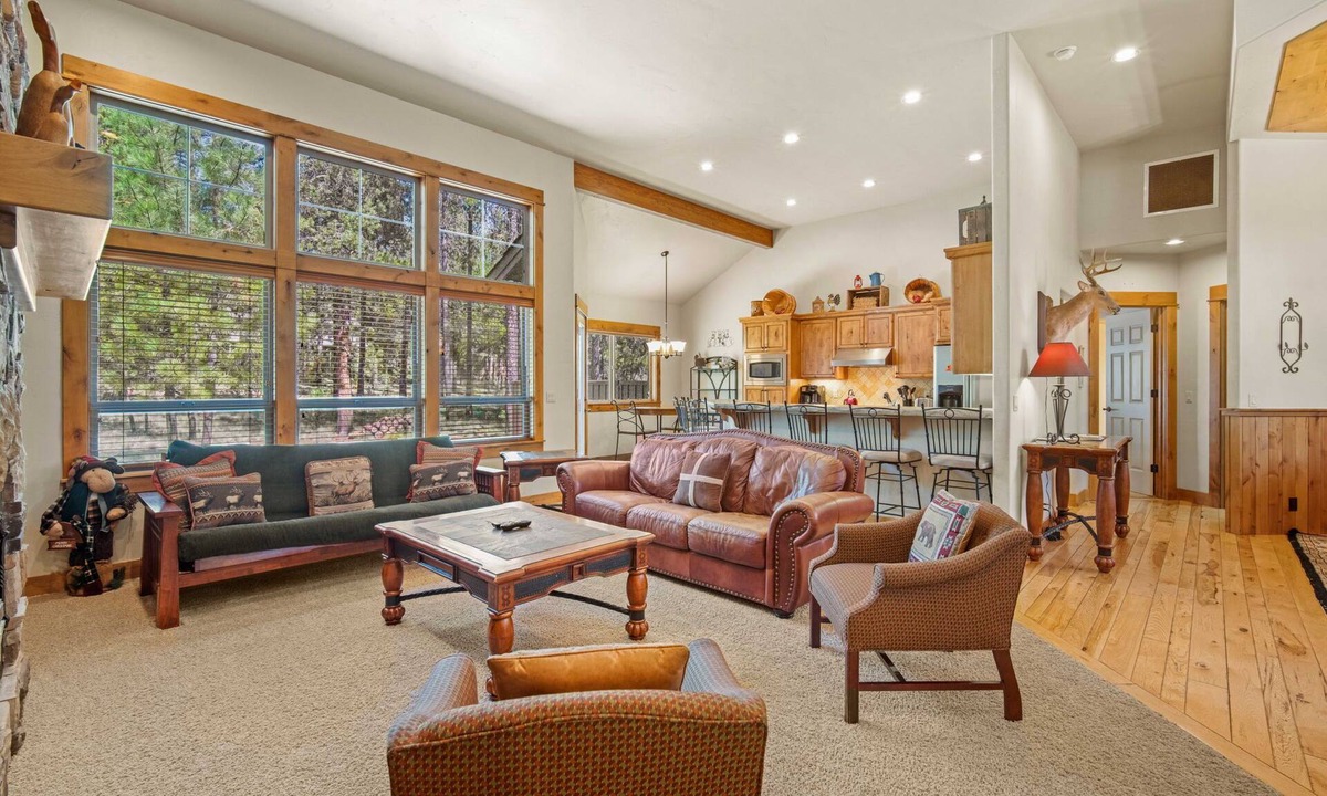 Deer Park House | Cozy Cabin w/hot tub- 5 mins to SHARC(included)