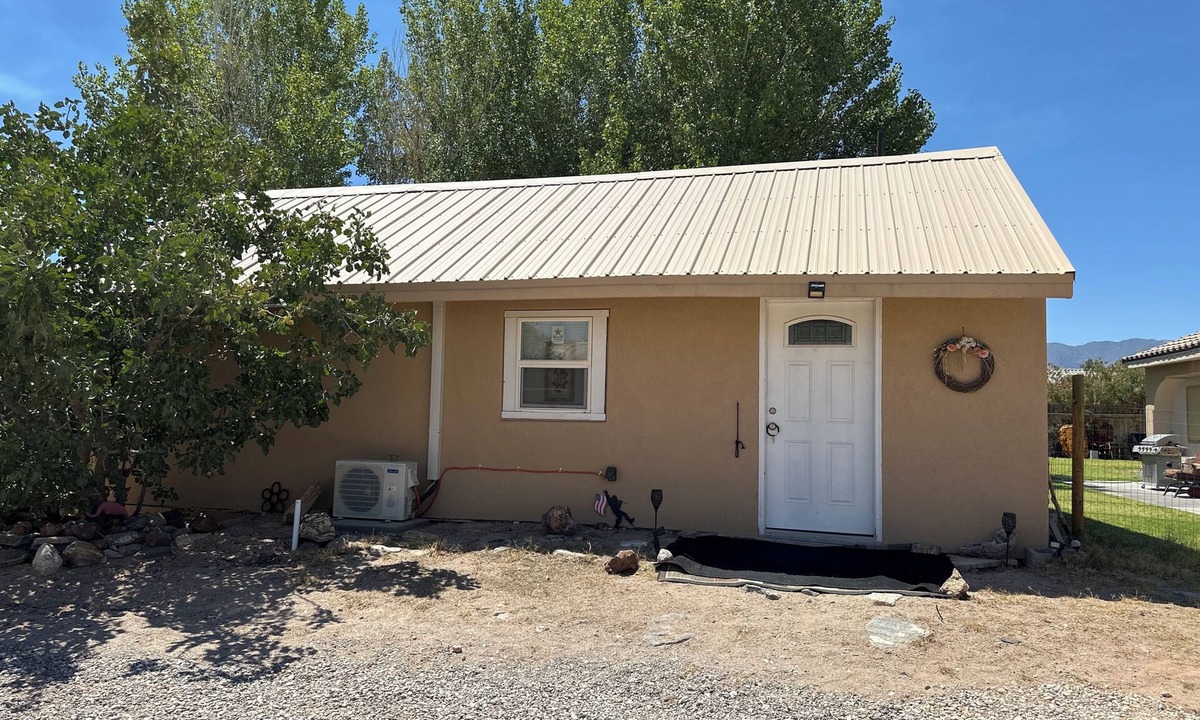 Littlefield Cottage | Cozy, Clean cottage Close to Mesquite, NV, golf courses, casinos, & ATV riding