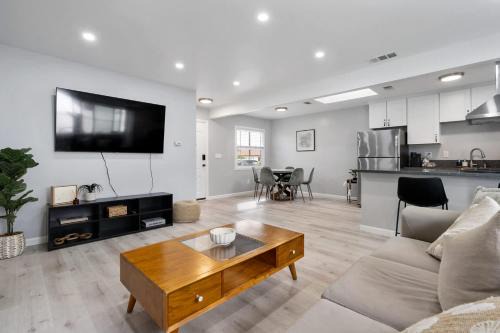 North Clairemont House | Cozy Family Home - Central to everything!