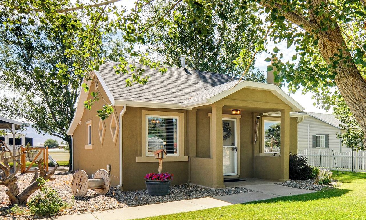 Circleville Cottage | Cozy Farmhouse-Style Cottage by Mighty 5 Ntl Parks
