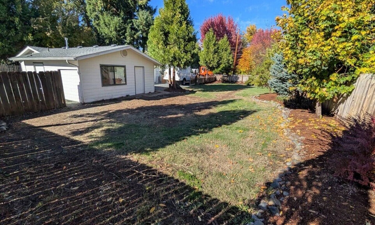 Grants Pass House | Cozy GP Retreat, Sauna + King Size Bed