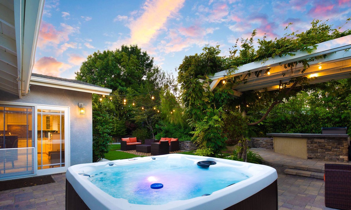 Fountain Valley House | Cozy Hot Tub Home - Disneyland | Beaches | BBQ | Backyard Lounge w/ Lights