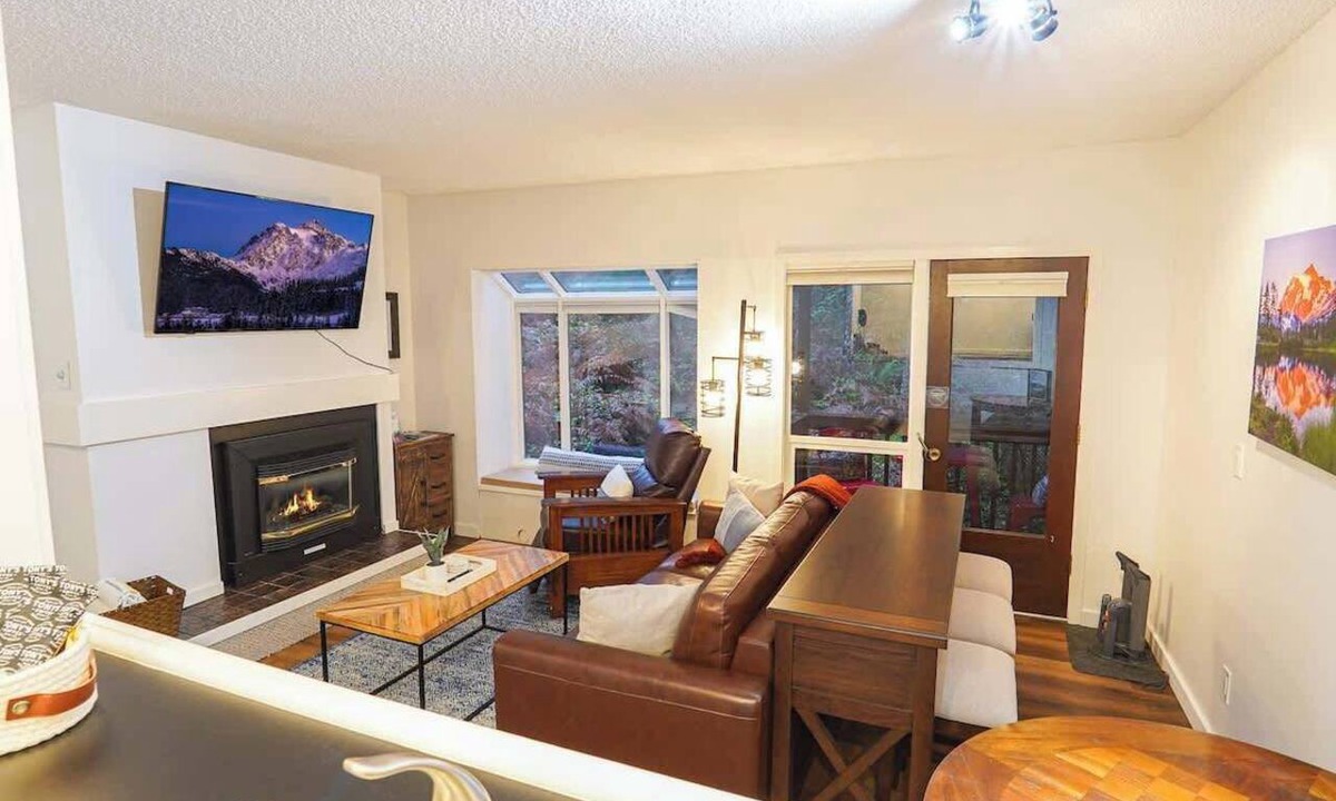 Glacier Condo | Cozy Luxe corner Condo - King Bed - Fireplace