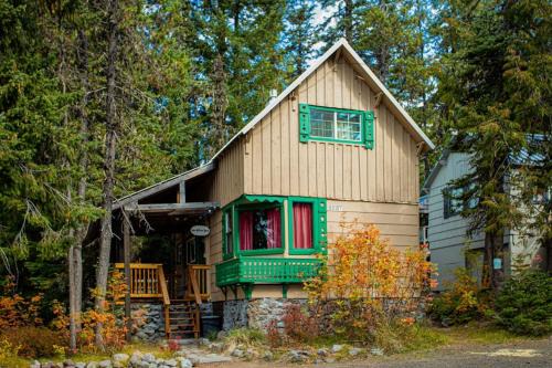 Government Camp House | Cozy Mountain Cabin with Full Kitchen - Close to Town Skiing & Hiking Trails