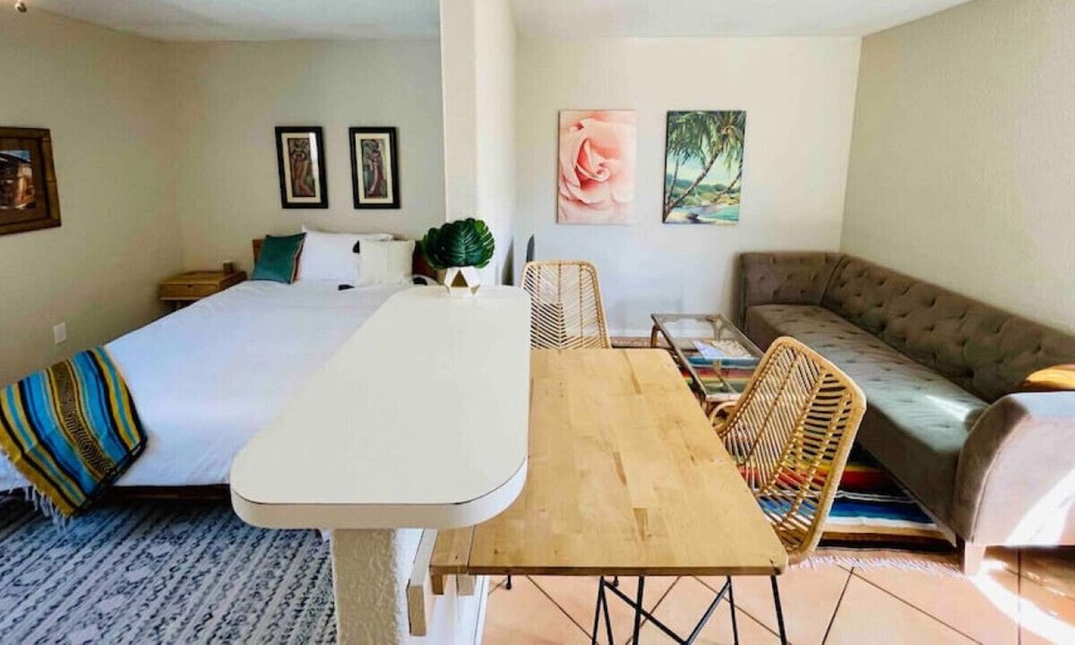 Point Loma Heights House | Cozy Ocean Beach Studio | 1 mile to water!