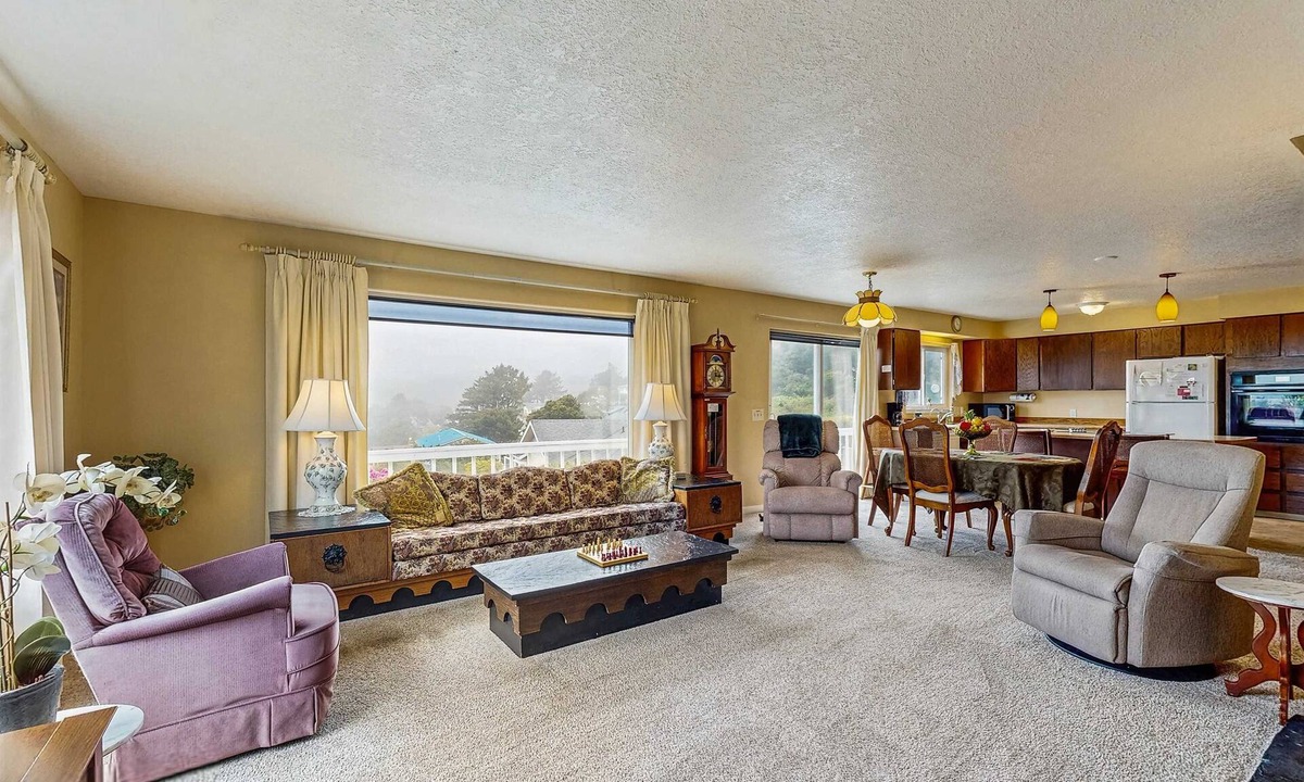 Roads End House | Cozy Oceanview Home with the Best Vistas in Road s End Dogs Welcome