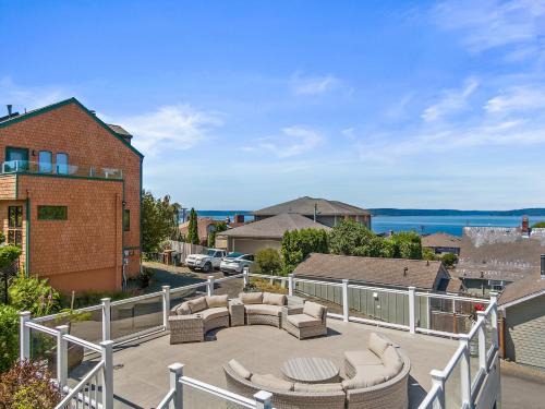 Old Town House | Cozy Old Town condo Garage Patio Steps to Ruston Way!