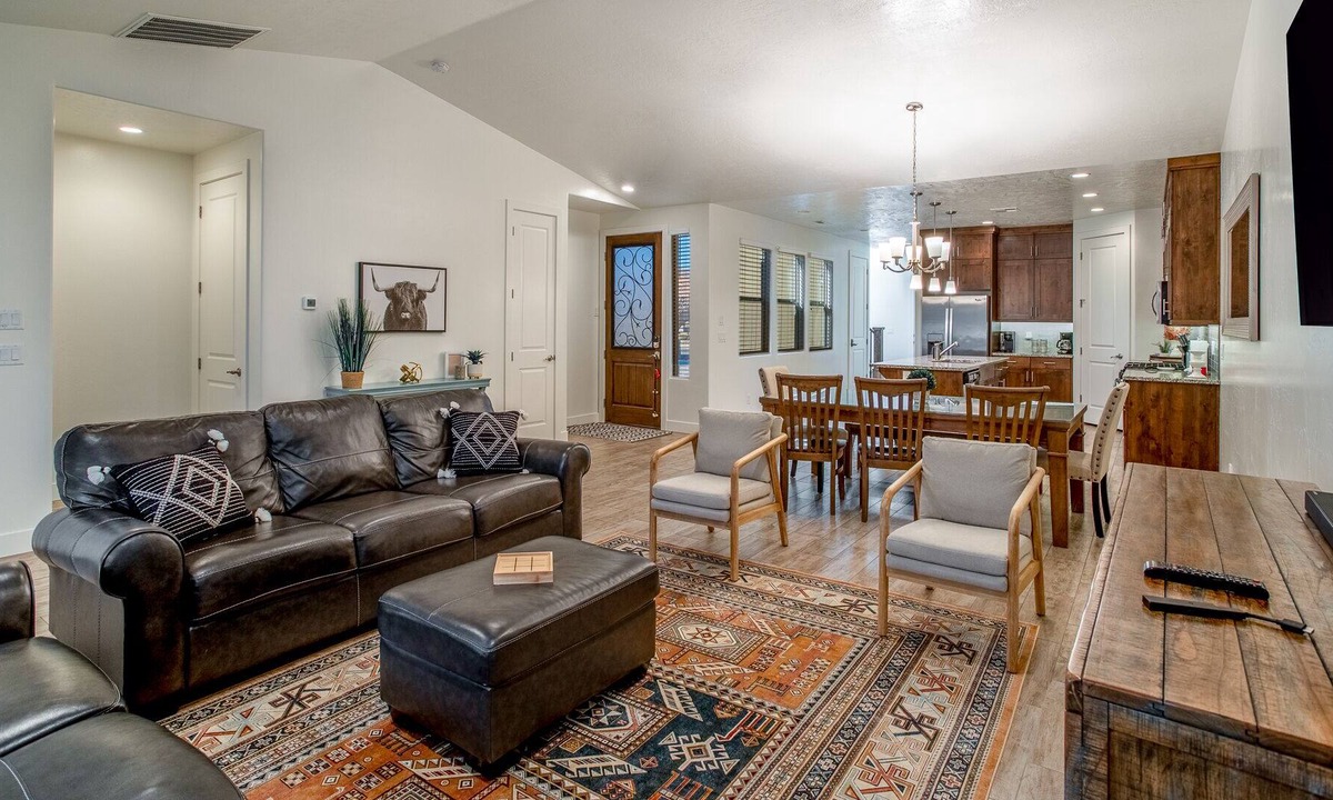 Santa Clara House | Cozy Remodeled Family & Pet Friendly Retreat In Paradise Village - 🥾& 🚵‍♀️