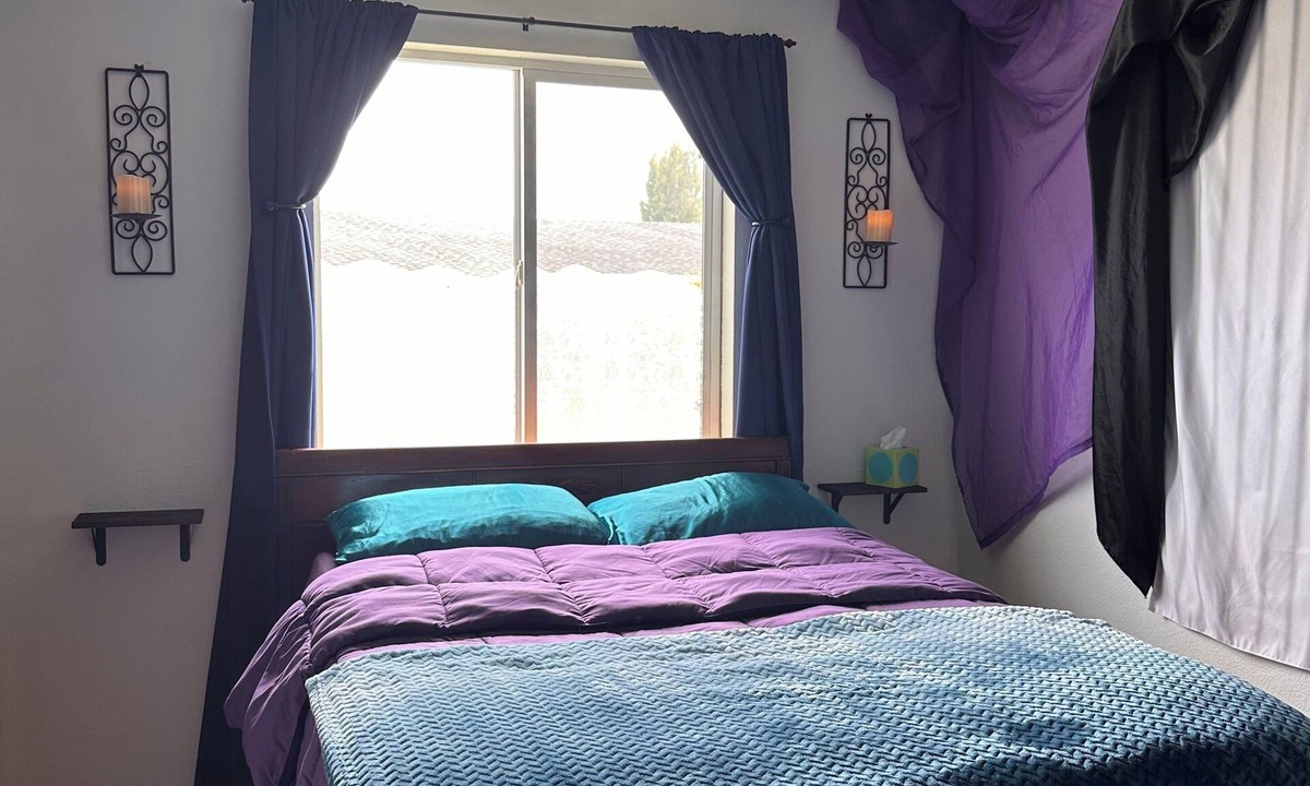 Pacific Bed & Breakfast | Cozy room, Quiet home
