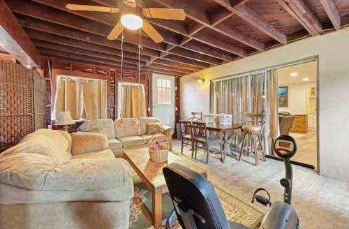 Oak Park Apartment | Cozy San Diego Studio Retreat with Private Entry