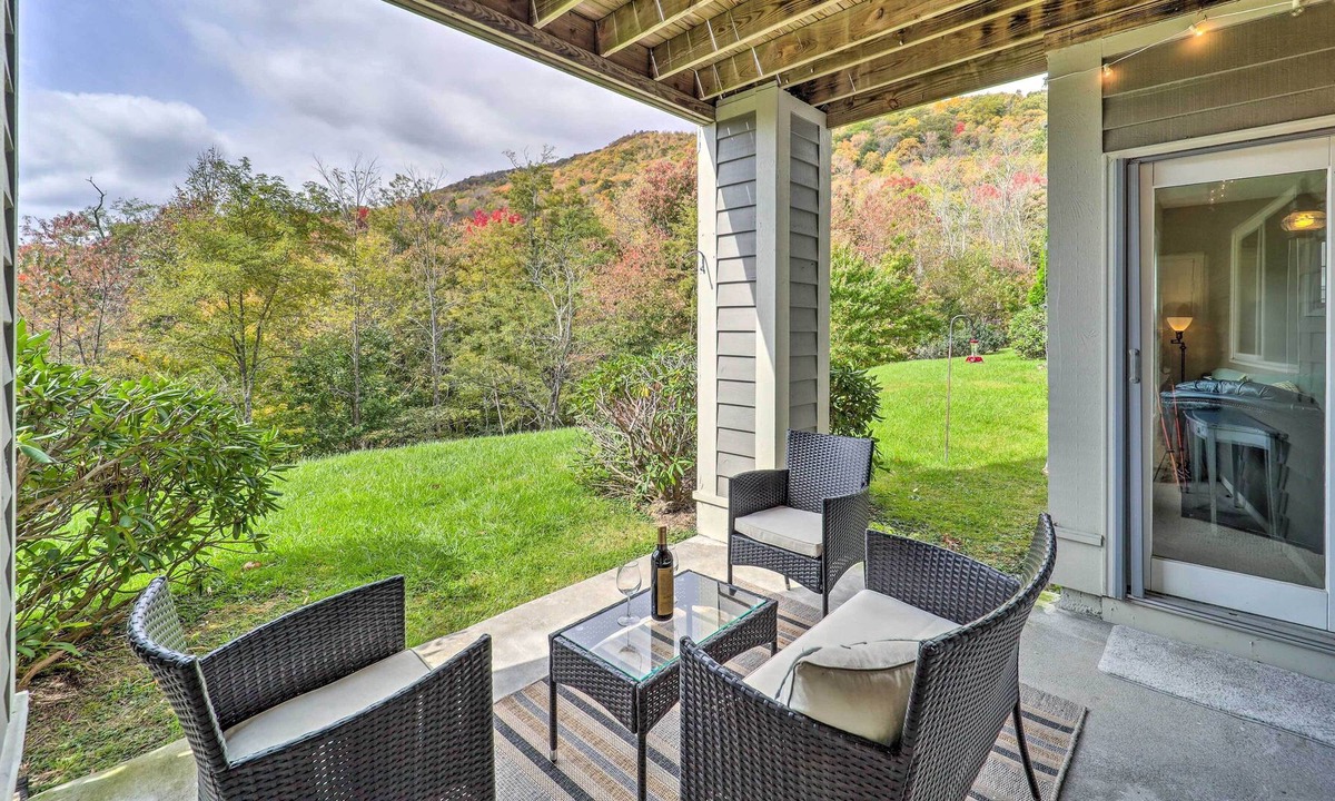 Seven Devils Condo | Cozy Seven Devils Condo w/ Patio: Hike & Explore!