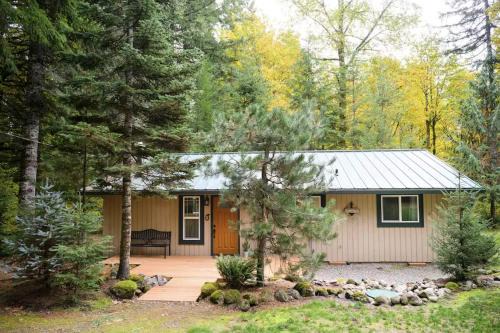 Zigzag House | Cozy sounds of river near Mt Hood