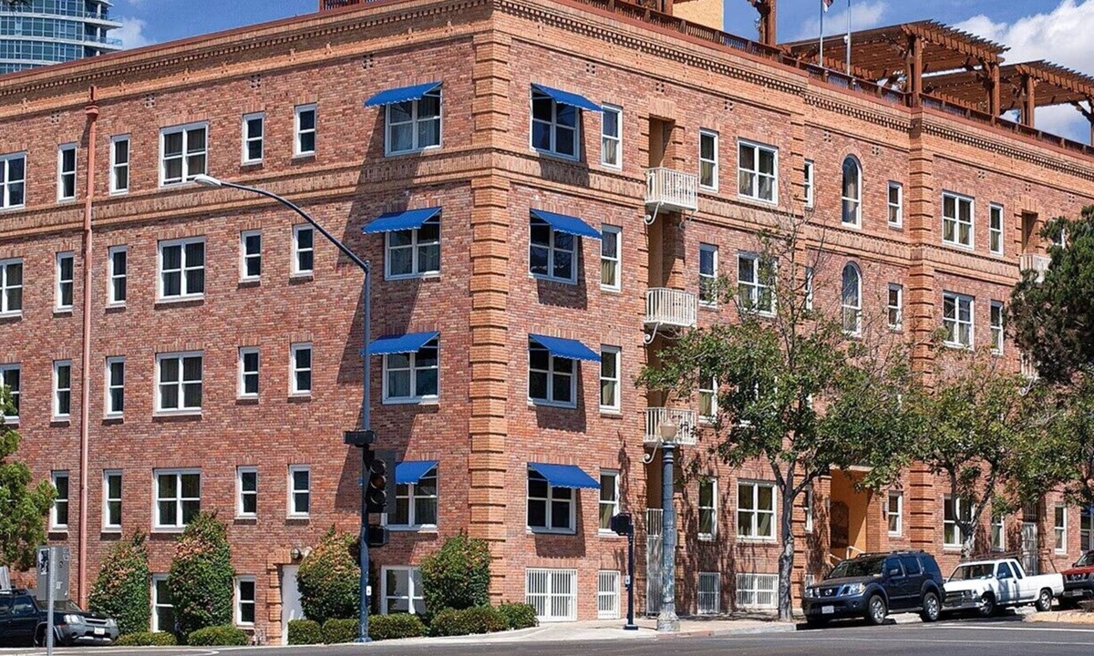 Cortez Hill Hotel | Cozy studio hotel room in downtown San Diego. Sleeps up to 3