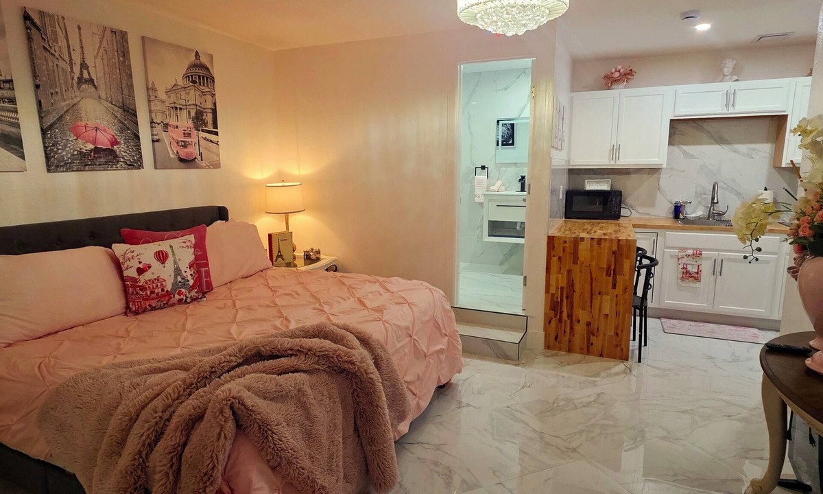 Enterprise Apartment | Cozy studio in delightful Las Vegas with WiFi, AC