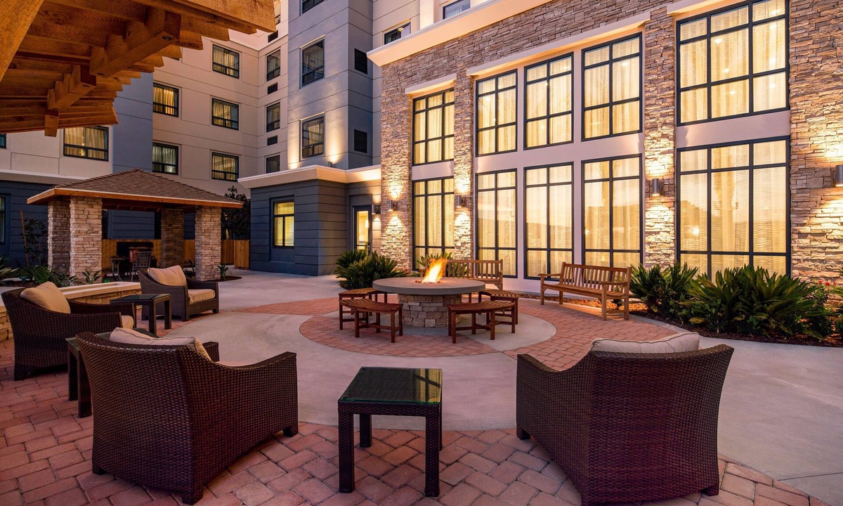 Irvine Business Complex Apartment | Cozy Studio Suite w/Views | Pool & Free Breakfast