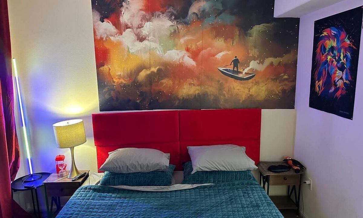 Downtown Los Angeles Apartment | Cozy, stylish and vibrant Downtown Los Angeles home available for Sept 1-30