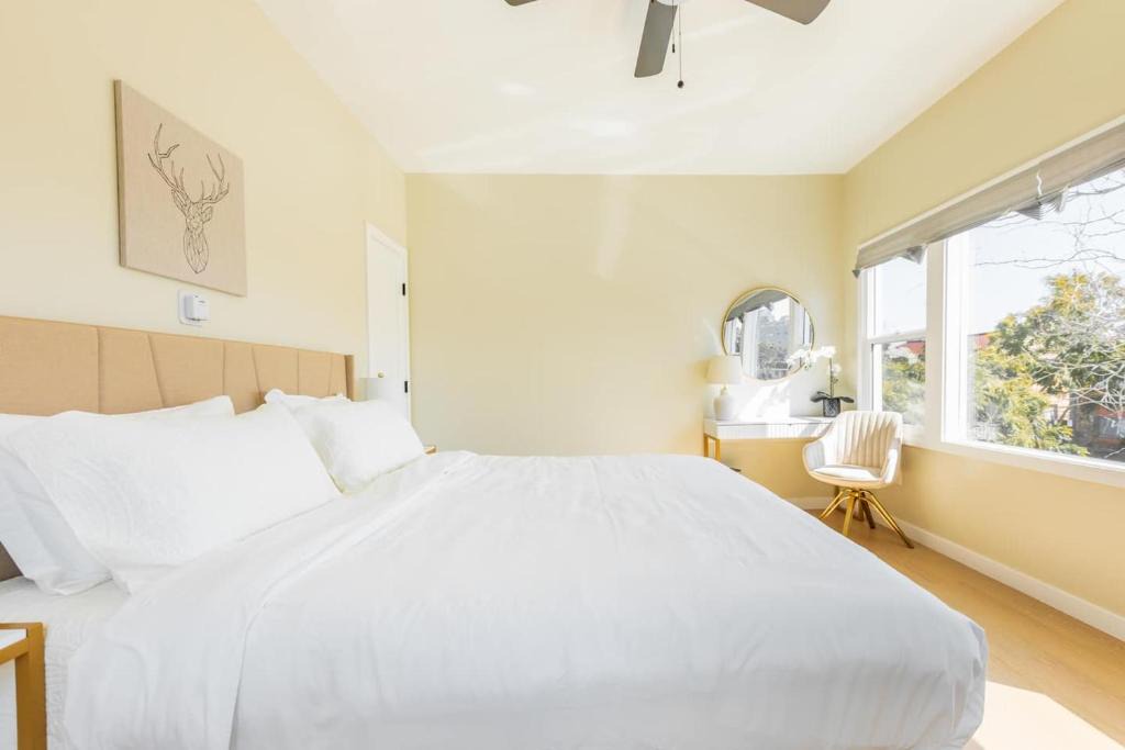 Alamitos Beach Apartment | Cozy Sunny Brand-New Apt 1 Block From the Beach