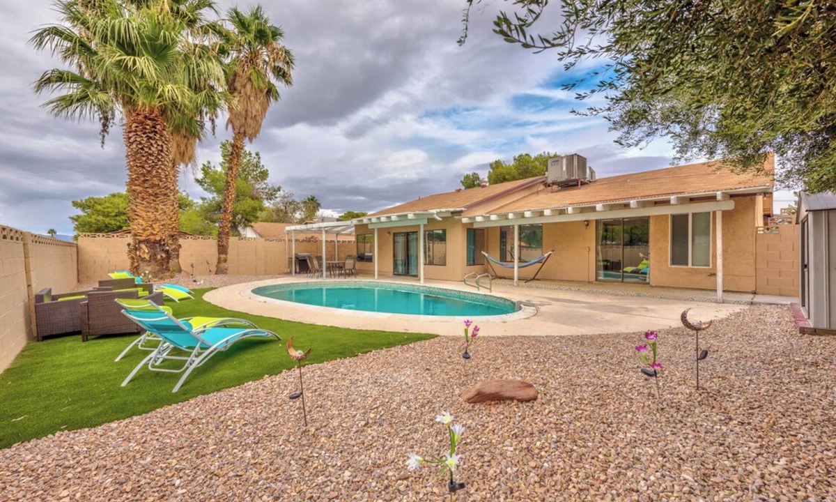 Paradise Villa | cozy villa with pool for families
