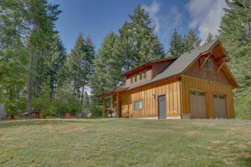 White Salmon House | Cozy woodland cabin in a peaceful location with forested views