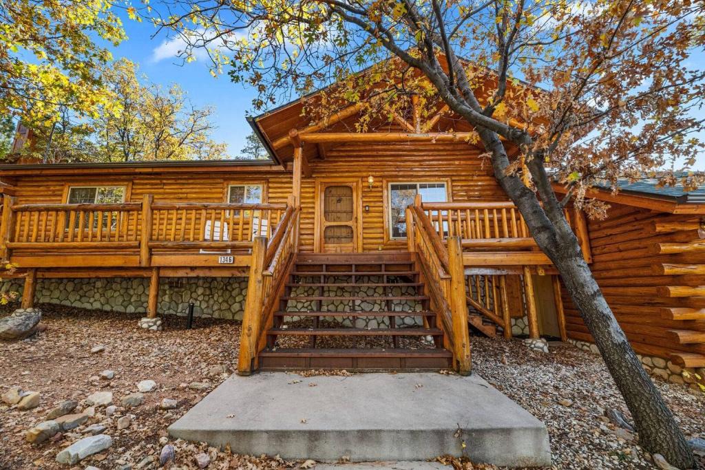 Upper Moonridge House | Crescent Moon Cabin